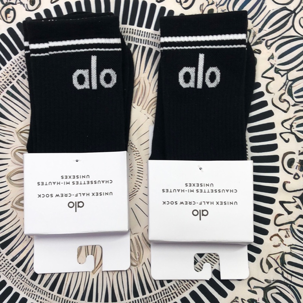 NEW - Hot Alo Yoga Retro Socks 2 Pairs
